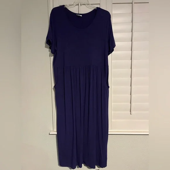 dark purple casual dress Dark purple dress with collar and front buttons – GUNTINA main image 1